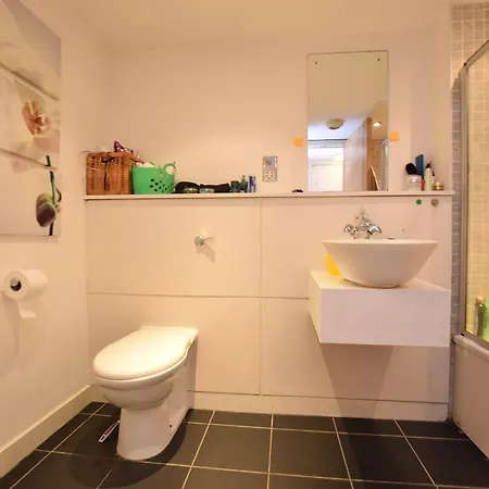 شقة Spacious Studio In The Heart Of The City بريستول