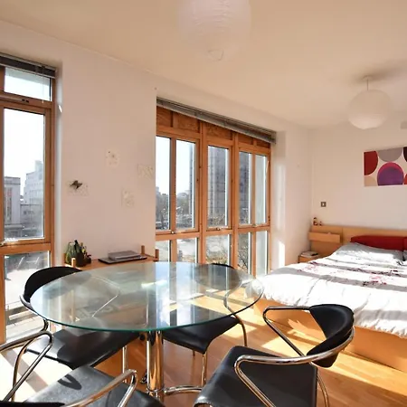 شقة Spacious Studio In The Heart Of The City بريستول