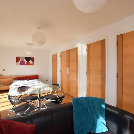 公寓 Spacious Studio In The Heart Of The City